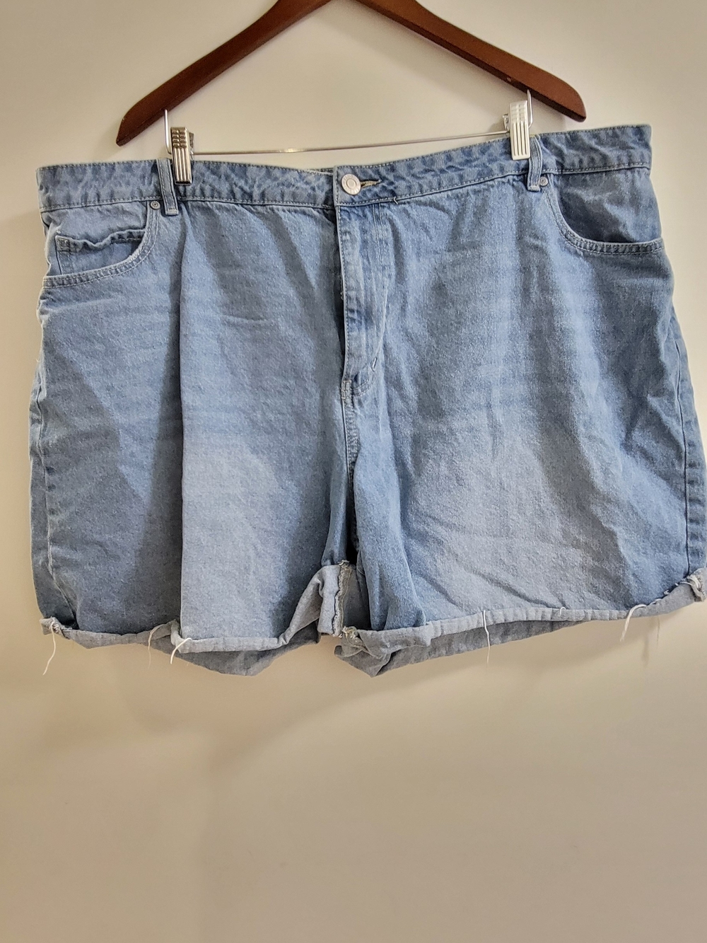 Eloquii Light Blue Frayed Hem Denim Shorts Size 24